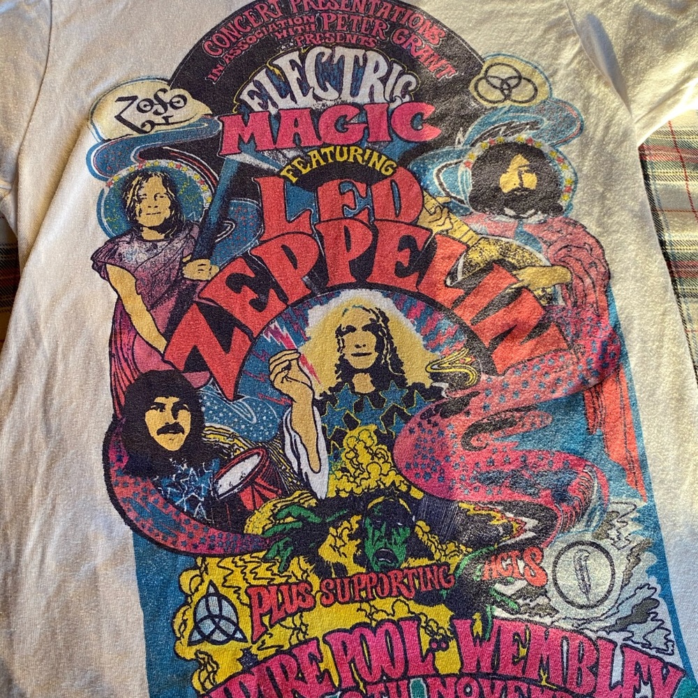 Led Zeppelin t-shirt.
